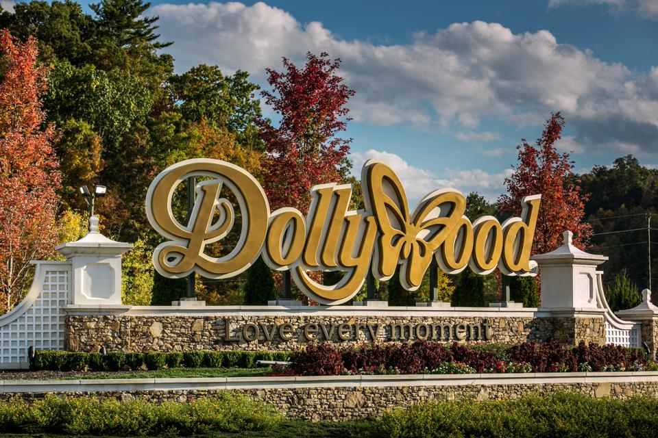 Dollywood Parking—Everything You Need To Know [Top Tips]
