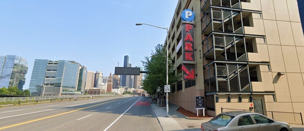 t mobile parking garage hours