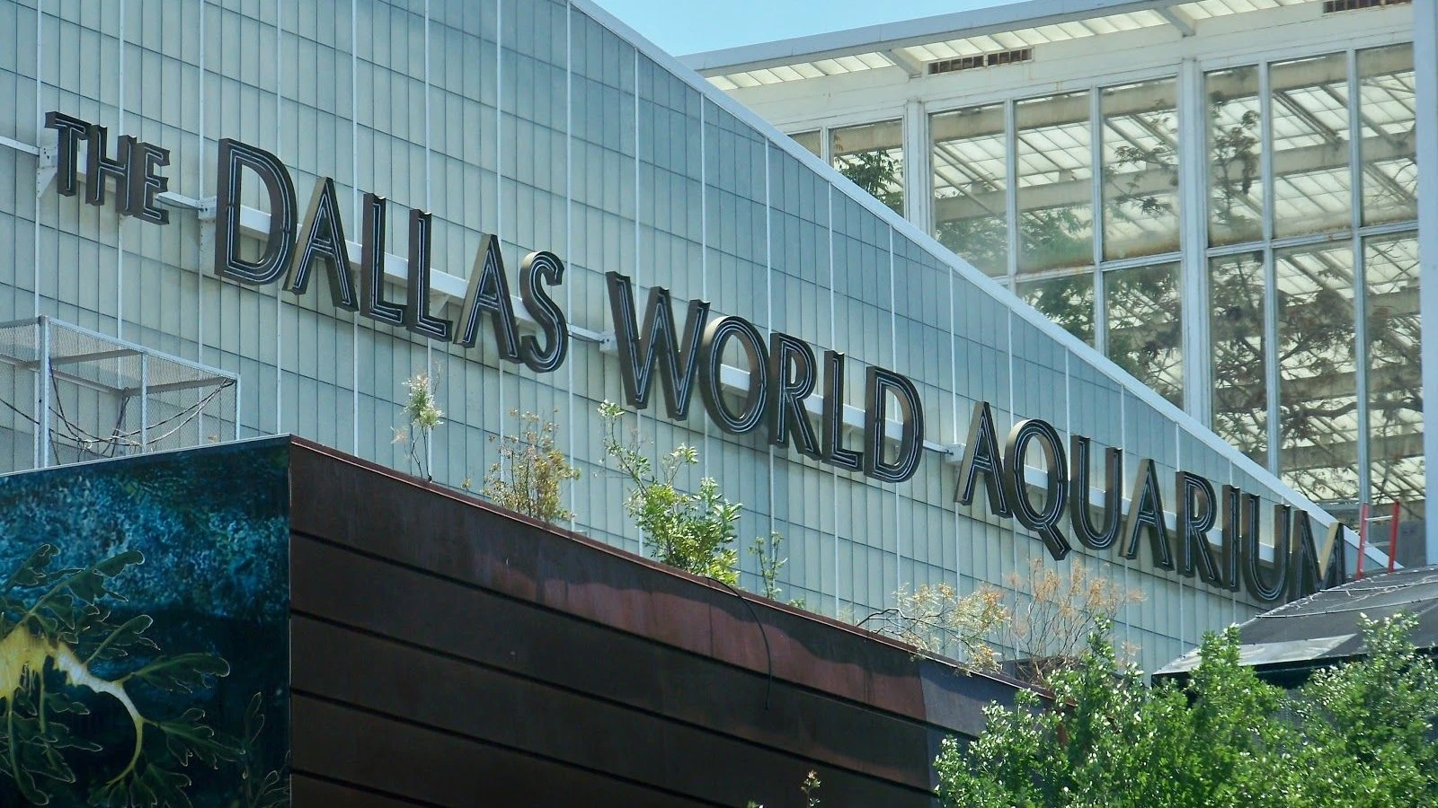 Dallas World Aquarium exterior